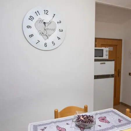 Pomarance Apartment * Pomarance